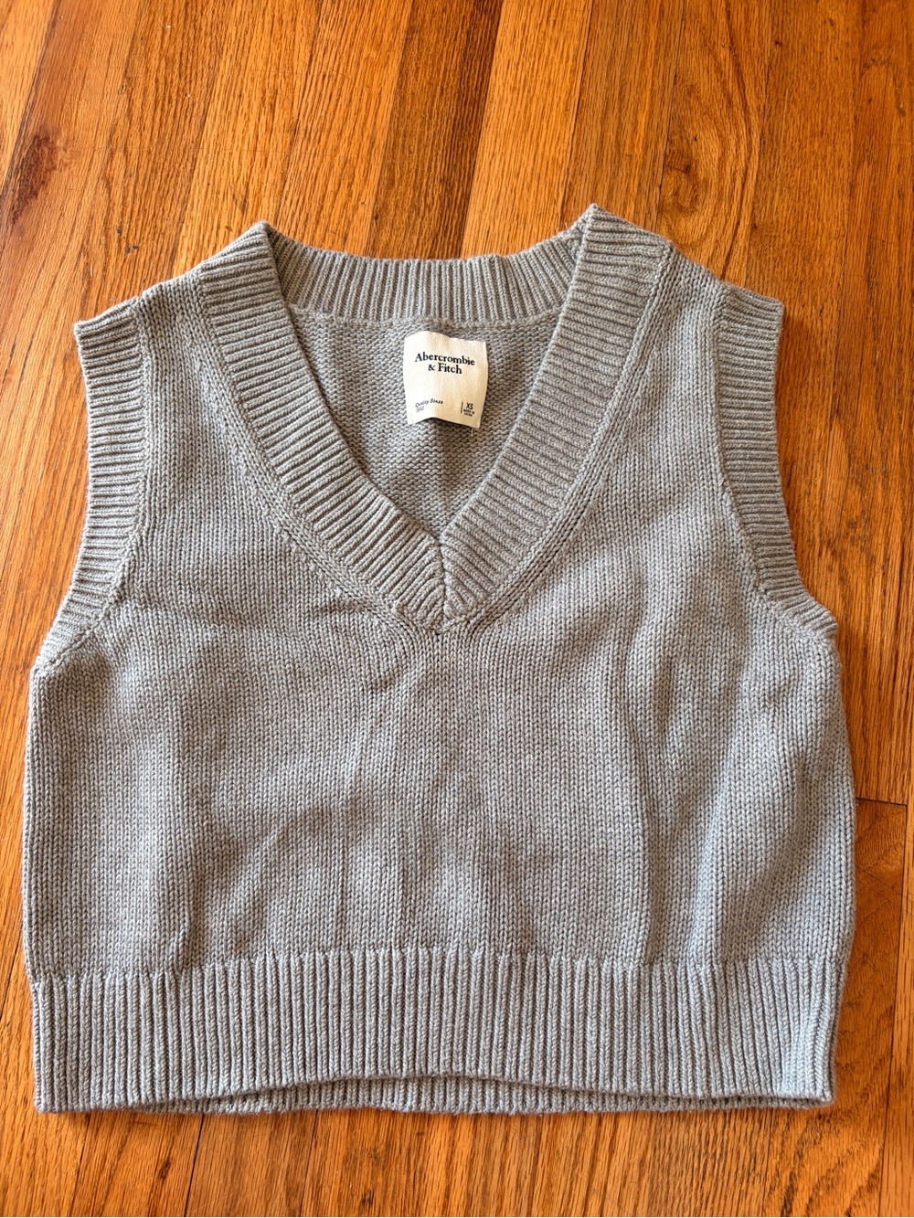 Abercrombie & Fitch Light Gray V-Neck Knit Sweater Vest XS